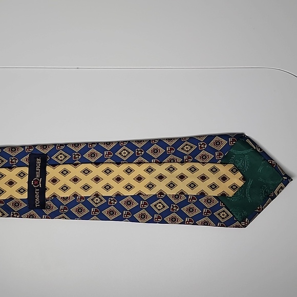 Tommy Hilfiger mens tie blue with diamond shield pattern yellow-gold red - Picture 3 of 4